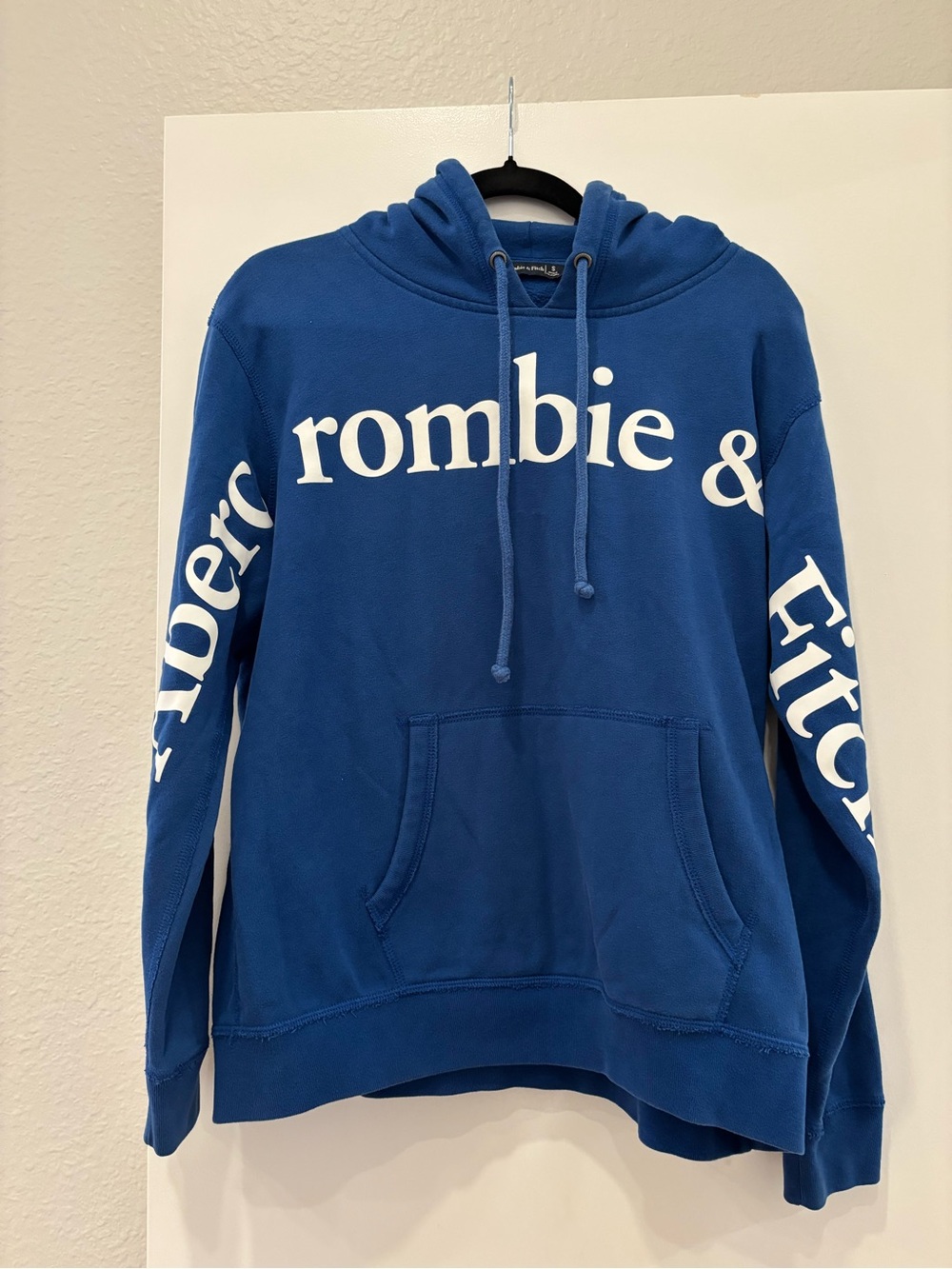 Unisex cozy relaxed fit Abercrombie & Fitch Hooded logo sweatshirt Y2K 90s